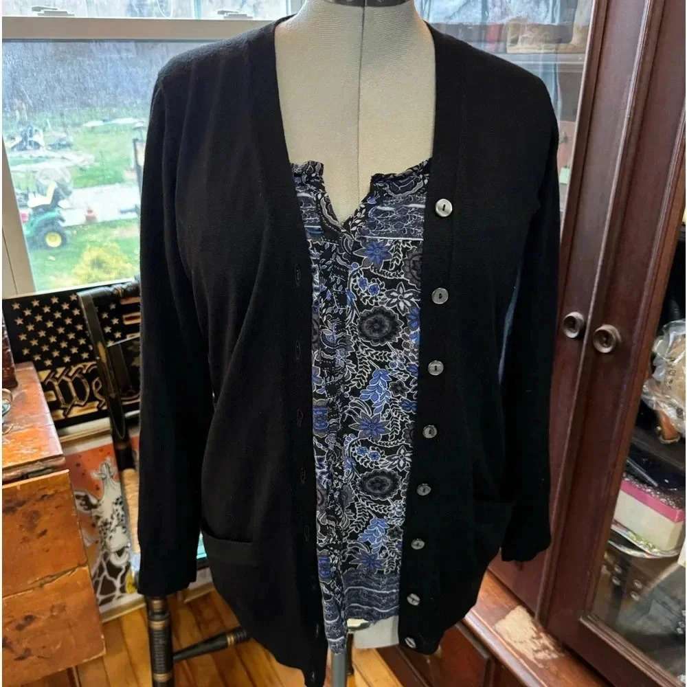 E.U.C. Brooks Brothers Ladies Large Merino Wool Black Button Up Cardigan